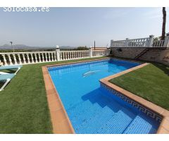 Magnífica casa con piscina, terrazas soleadas y vista al mar y las islas Medass