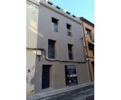 Excelente apto. 3 dorm baño, aseo balcón solarium, totalmte renovado excel. ubicación centro Palamos