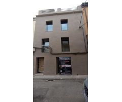 Excelente apto. 3 dorm baño, aseo balcón solarium, totalmte renovado excel. ubicación centro Palamos