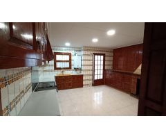 Excelente Oportunidad: Casa de pueblo semireformada con potencial, a muy buen precio