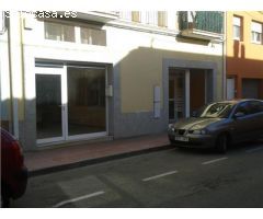 Muy buen local 3ra linea de mar, salida a dos calles, garaje, almacen y despachos.