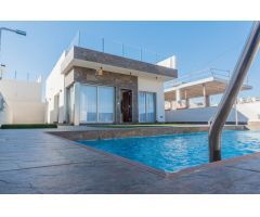 VILLA CONTEMPORANEA JUNTO A CAMPO DE GOLF