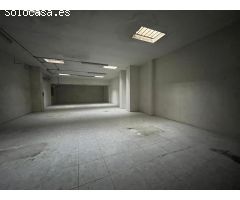 Local en Igualada  de 350m2 per 900 Euros.