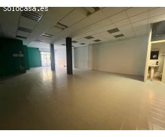Local en Igualada con 350 m2 por 900 Euros.