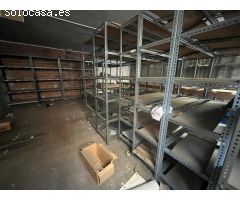 Local en Igualada con 350 m2 por 900 Euros.