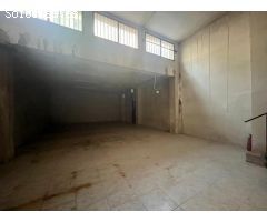 Local en Igualada con 350 m2 por 900 Euros.