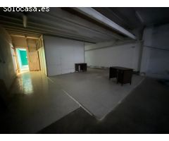 Local en Igualada con 350 m2 por 900 Euros.