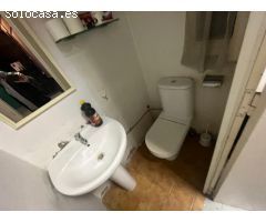 Local en Igualada con 350 m2 por 900 Euros.
