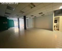 Local en Igualada con 350 m2 por 900 Euros.