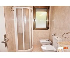 Impresionante Casa esquinera de 246m2, 4 dormitorios, terraza, jardín, garaje.