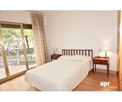 Impresionante Casa esquinera de 246m2, 4 dormitorios, terraza, jardín, garaje.