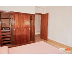 Impresionante Casa esquinera de 246m2, 4 dormitorios, terraza, jardín, garaje.
