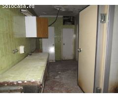 SE VENDE LOCAL COMERCIAL EN MANRESA