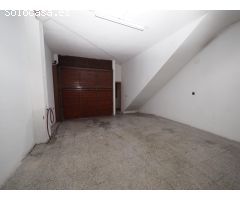 SE VENDE CASA ADOSADA EN RUBI, ZONA MERCAT