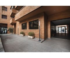 UNA VIVIENDA, SITUADA EN AVDA. CAÑITO BAZAN. 3 DORMITORIOS, 2 BAÑOS, COCHERA, TRAST y PISCINA.
