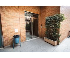 UNA VIVIENDA, SITUADA EN AVDA. CAÑITO BAZAN. 3 DORMITORIOS, 2 BAÑOS, COCHERA, TRAST y PISCINA.