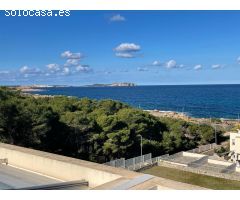 Moderno ático con vistas maravillosas en Cala de Bou