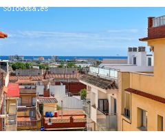 Ático Dúplex con Terraza y Vistas al Mar en Sant Lluís, Palafolls