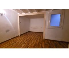 Piso 1º + local a pie de calle en la planta inferior de 81 m² cada formando una sola entidad.