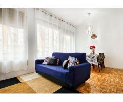¡Piso en venta en Les Corts, junto al Camp Nou! Oportunidad única .