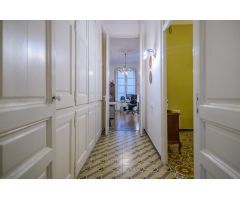 Piso en Barcelona , céntrico zona El Raval, 114 m2 de superficie , luminoso.