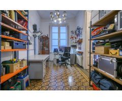 Piso en Barcelona , céntrico zona El Raval, 114 m2 de superficie , luminoso.