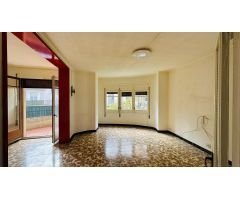 PISAZO  CON TERRAZA Y PARKING- Cornellà de Llobregat (Gavarra)