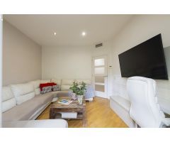 Presentamos vivienda en planta principal, reformada con alma, ubicada en una finca regia.