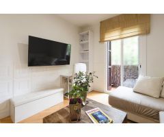 Presentamos vivienda en planta principal, reformada con alma, ubicada en una finca regia.