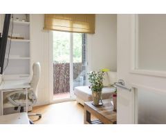 Presentamos vivienda en planta principal, reformada con alma, ubicada en una finca regia.