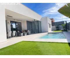 Tu Nuevo Hogar de Ensueño: Chalets Exclusivos con Piscina Privada