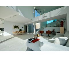 Fantástica casa de diseño en urbanización exclusiva junto  a campo de golf en Sitges