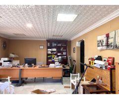 Local comercial con taller de 1.800 mts y vivienda.