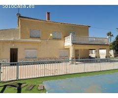 GRAN CASA CON PARCELA INDEPENDIENTE Y PISCINA