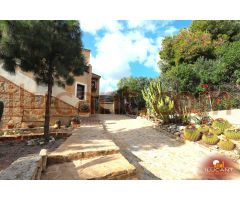 ¡Espectacular Chalet de 300 m² en Mutxamel con Vistas al Mar y Jardín Privado!