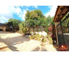 ¡Espectacular Chalet de 300 m² en Mutxamel con Vistas al Mar y Jardín Privado!
