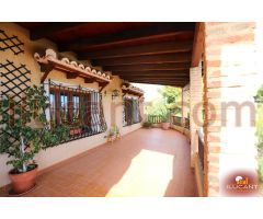¡Espectacular Chalet de 300 m² en Mutxamel con Vistas al Mar y Jardín Privado!