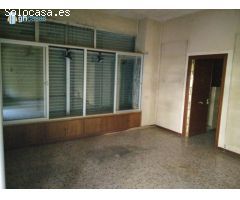 Local en venta en Aluche, Madrid.