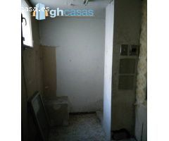 Local en venta en Aluche, Madrid.