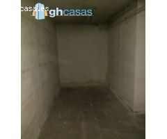 Local en venta en Aluche, Madrid.
