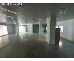 Local comercial en calle Granadillas, Majadahonda, Madrid.