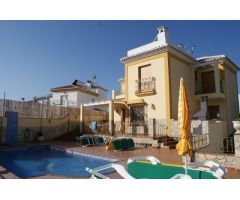 SE VENDE VILLA CON PISCINA EN NERJA, ZONA EXOTICA