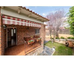 OPORTUNIDAD!CASA INDEPENDIENTE EN URBANIZACION LAS FUENTES, ZONA FUENTENOVILLA.