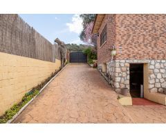 OPORTUNIDAD!CASA INDEPENDIENTE EN URBANIZACION LAS FUENTES, ZONA FUENTENOVILLA.