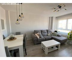 Vivienda reformada en las Rosas, 2 dormitorios, trastero, garaje, piscina, parque infantil.