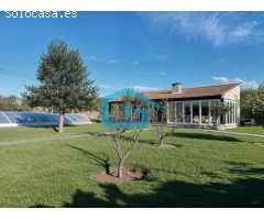 Chalet con piscina, rodeado de jardines, frutales, en venta en Ribadumia...