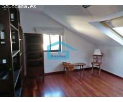 La Coruña: A7117: Santiago de Compostela: Chalet pareado en Urbanización....
