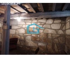 Meaño: magnifica casona de pueblo, construida en piedra, con finca cercada por muro...