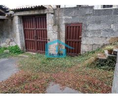 Meaño: magnifica casona de pueblo, construida en piedra, con finca cercada por muro...