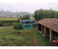 Meaño: magnifica casona de pueblo, construida en piedra, con finca cercada por muro...